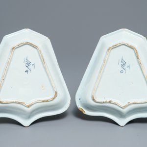A pair of Dutch Delft blue and white fan-shaped sweetmeat dishes, late 17th C. — photo 2