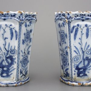 A pair of Dutch Delft blue and white flower holders, 18th C. — 照片 1