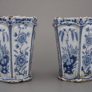 A pair of Dutch Delft blue and white flower holders, 18th C. — 照片 6