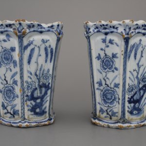 A pair of Dutch Delft blue and white flower holders, 18th C. — 照片 7