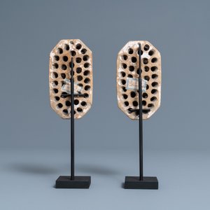 A pair of Dutch Delft blue and white 'harlequin' brush backs, 1st half 18th C. — 照片 3