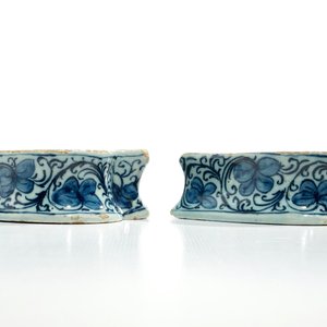 A pair of Dutch Delft blue and white heart-shaped salts, 17/18th C. — photo 2