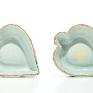 A pair of Dutch Delft blue and white heart-shaped salts, 17/18th C. — photo 7