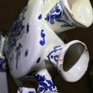 A pair of Dutch Delft blue and white heart-shaped tulip vases, 19th C. — 照片 9