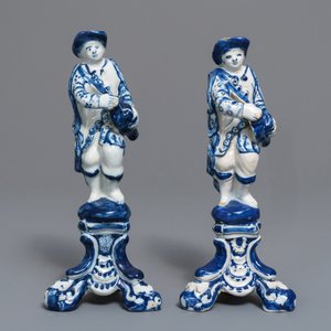 A pair of Dutch Delft blue and white models hurdy-gurdy players, 18th C. — photo 2