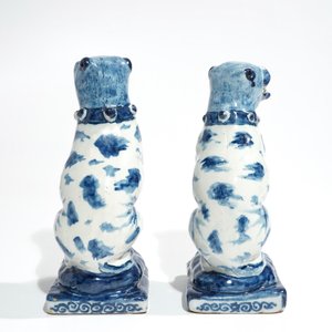 A pair of Dutch Delft blue and white models of dogs, 1st half 18th C. — photo 4