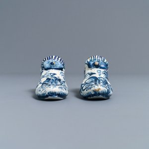 A pair of Dutch Delft blue and white models of shoes, Friesland, Bolsward, 2nd half 18th C. — photo 3
