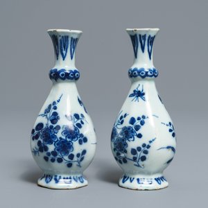A pair of Dutch Delft blue and white octagonal bottle vases, 17/18th C. — 照片 4