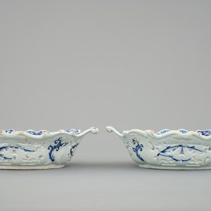 A pair of Dutch Delft blue and white openworked baskets, 18th C. — photo 4