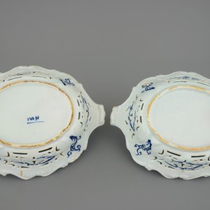 A pair of Dutch Delft blue and white openworked baskets, 18th C. — photo 6