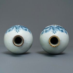 A pair of Dutch Delft blue and white pharmacy bottles, 18th C. — 照片 6