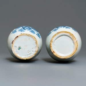 A pair of Dutch Delft blue and white pharmacy bottles, 18th C. — 照片 7