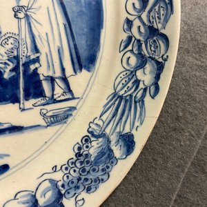 A pair of Dutch Delft blue and white plates with biblical scenes, 18th C. — photo 7