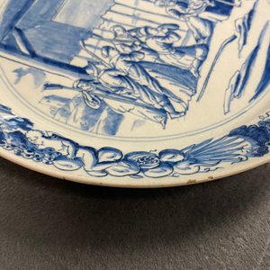 A pair of Dutch Delft blue and white plates with biblical scenes, 18th C. — photo 9