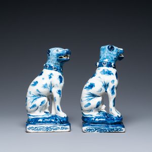 A pair of Dutch Delft blue and white seated dogs, 18th C. — 照片 4