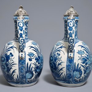 A pair of Dutch Delft blue and white silver-mounted jugs in Japanese Arita style, ca. 1700 — photo 5