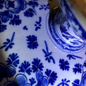 A pair of Dutch Delft blue and white tazza's with floral and ornamental design, 17/18th C. — photo 12