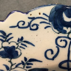 A pair of Dutch Delft blue and white "Tea Tree" dishes and a dish with a flower basket, 18th C. — photo 4