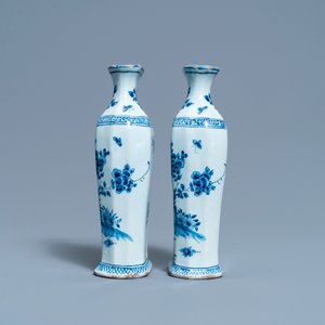 A pair of Dutch Delft blue and white vases and a 'peacock's tail' plate, 18th C. — photo 5