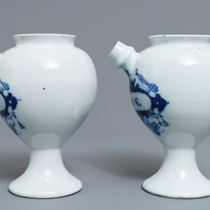 A pair of Dutch Delft blue and white wet drug jars, 18th C. — photo 5