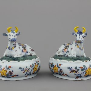 A pair of Dutch Delft butter tubs shaped as cows, 18th C. — 照片 1