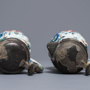 A pair of Dutch Delft cashmere palette jugs with pewter covers, late 17th C. — 照片 5