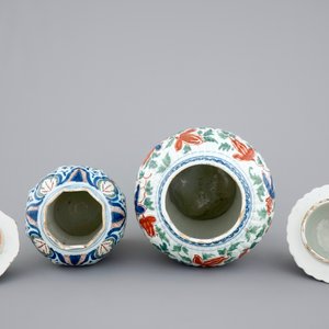 A pair of Dutch Delft cashmere palette vases and covers, 17/18th C. — photo 6