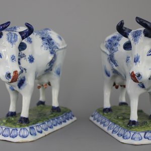 A pair of Dutch Delft cows, 18th C. — 照片 1