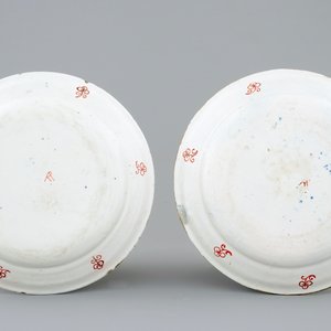 A pair of Dutch Delft doré plates with "Four hearts" design, 18th C. — 照片 2