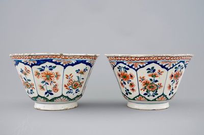 A pair of Dutch Delft octagonal bowls  in cashmere palette, ca. 1700