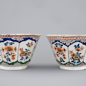 A pair of Dutch Delft octagonal bowls  in cashmere palette, ca. 1700 — photo 3