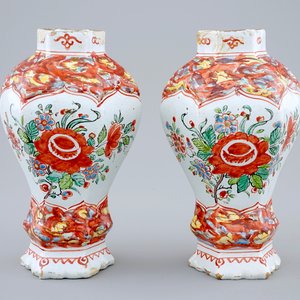 A pair of Dutch Delft petit feu vases, 18th C. — photo 1
