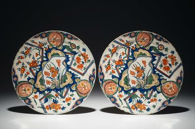 A pair of Dutch Delft polychrome "lightning" plates, 2nd half 17th C.