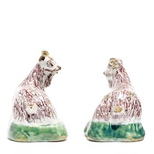 A pair of Dutch Delft polychrome models of goats on a ground, 18th C. — photo 4