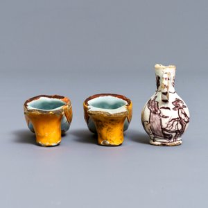 A pair of Dutch Delft polychrome slippers, a miniature jug and a fine lid, 18th C. — 照片 7