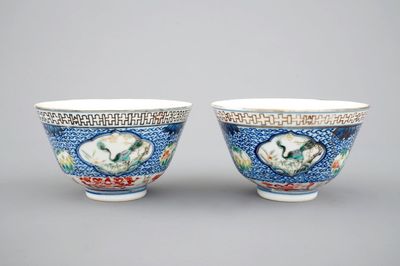 Une paire de bols en porcelaine de Chine finement décorés, 19ème