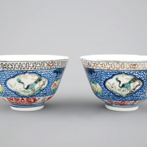 Une paire de bols en porcelaine de Chine finement décorés, 19ème — photo 1