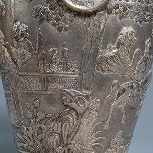 A pair of exceptional large Chinese relief-decorated silver vases, 19th C. — photo 14
