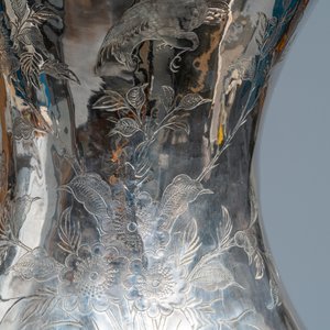 A pair of exceptional large Chinese relief-decorated silver vases, 19th C. — photo 17