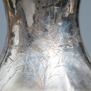 A pair of exceptional large Chinese relief-decorated silver vases, 19th C. — photo 18