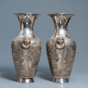 A pair of exceptional large Chinese relief-decorated silver vases, 19th C. — photo 2