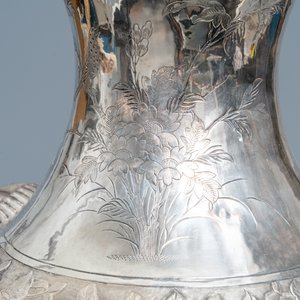 A pair of exceptional large Chinese relief-decorated silver vases, 19th C. — photo 21