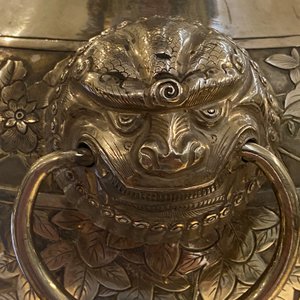 A pair of exceptional large Chinese relief-decorated silver vases, 19th C. — photo 44