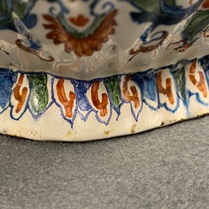 A pair of exceptional large ribbed Dutch Delft cashmere palette vases with flower vases, ca. 1700 — 照片 19