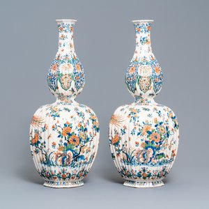 A pair of exceptional large ribbed Dutch Delft cashmere palette vases with flower vases, ca. 1700 — 照片 5