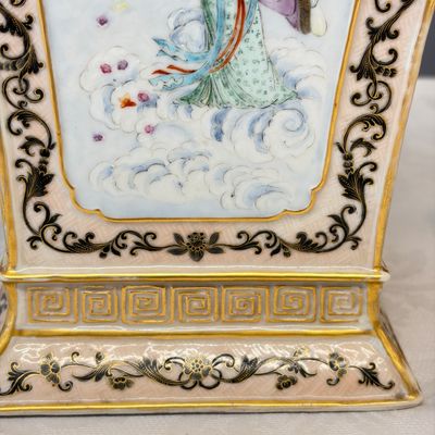 A pair of extremely rare Chinese Canton famille rose bough pots — foto 17