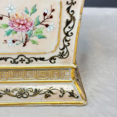 A pair of extremely rare Chinese Canton famille rose bough pots — foto 54