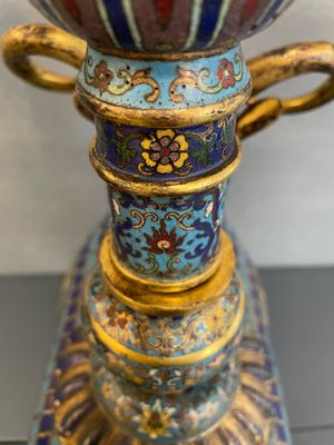 A pair of extremely rare Chinese ram-shaped cloisonné candelabra, 18/19th C. — 照片 11