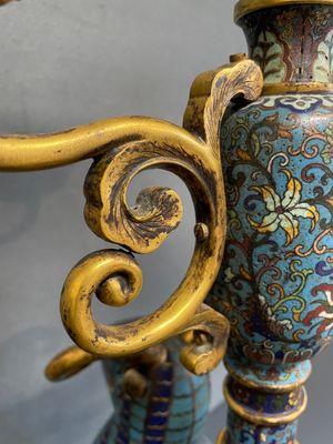 A pair of extremely rare Chinese ram-shaped cloisonné candelabra, 18/19th C. — 照片 12