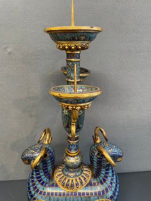 A pair of extremely rare Chinese ram-shaped cloisonné candelabra, 18/19th C. — 照片 23